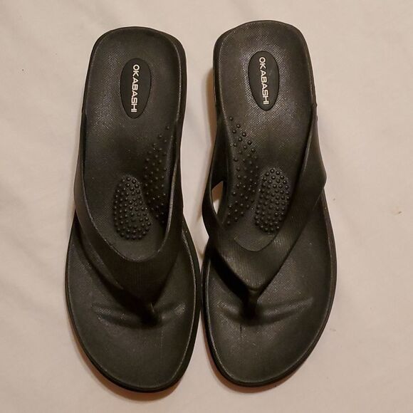 Okabashi Shoes - OKABASHI 2" heel flip flops size M/L. NWOB